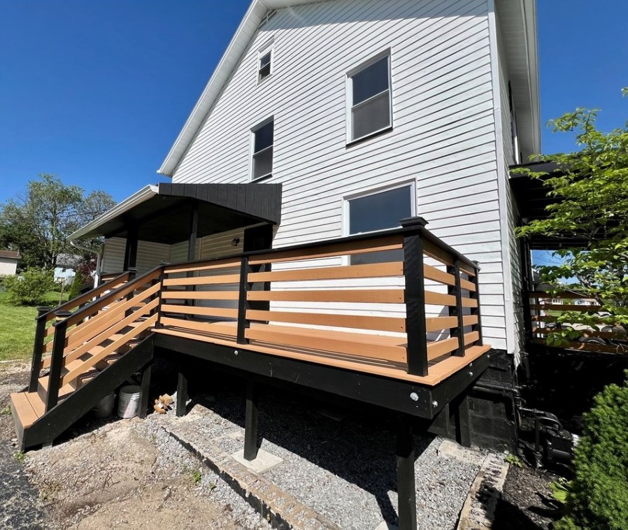 114 Ridge Blvd, South Connellsville PA  15425-1946 exterior