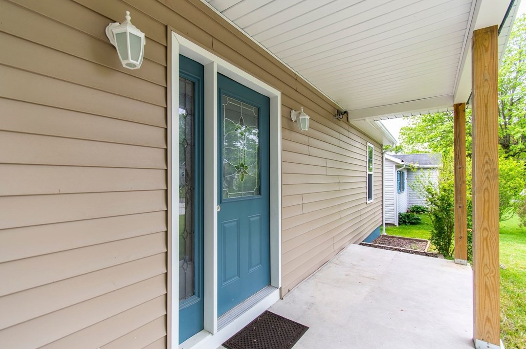 32 6th St, Bessemer, PA 16112-9703
