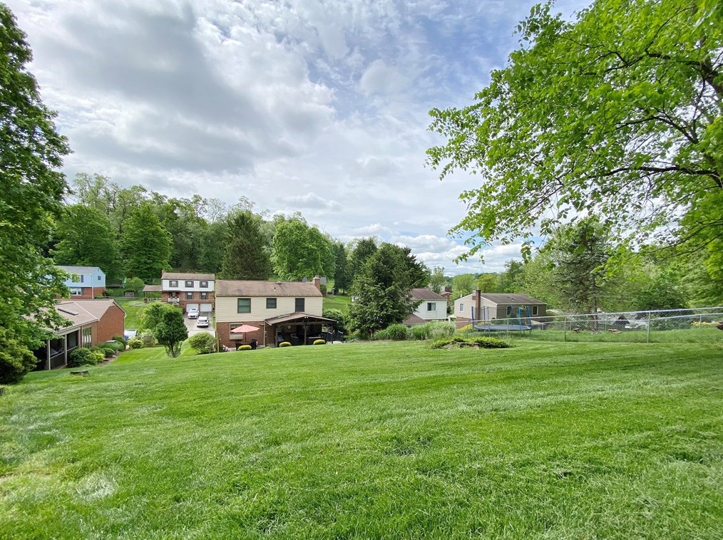 5976 Dashwood Dr, Bethel Park PA  15102-1364 exterior