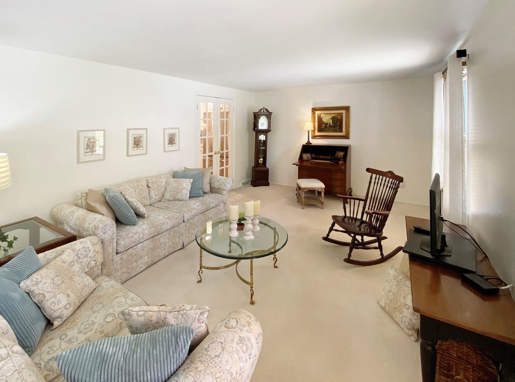 5976 Dashwood Dr, Bethel Park PA  15102-1364 exterior