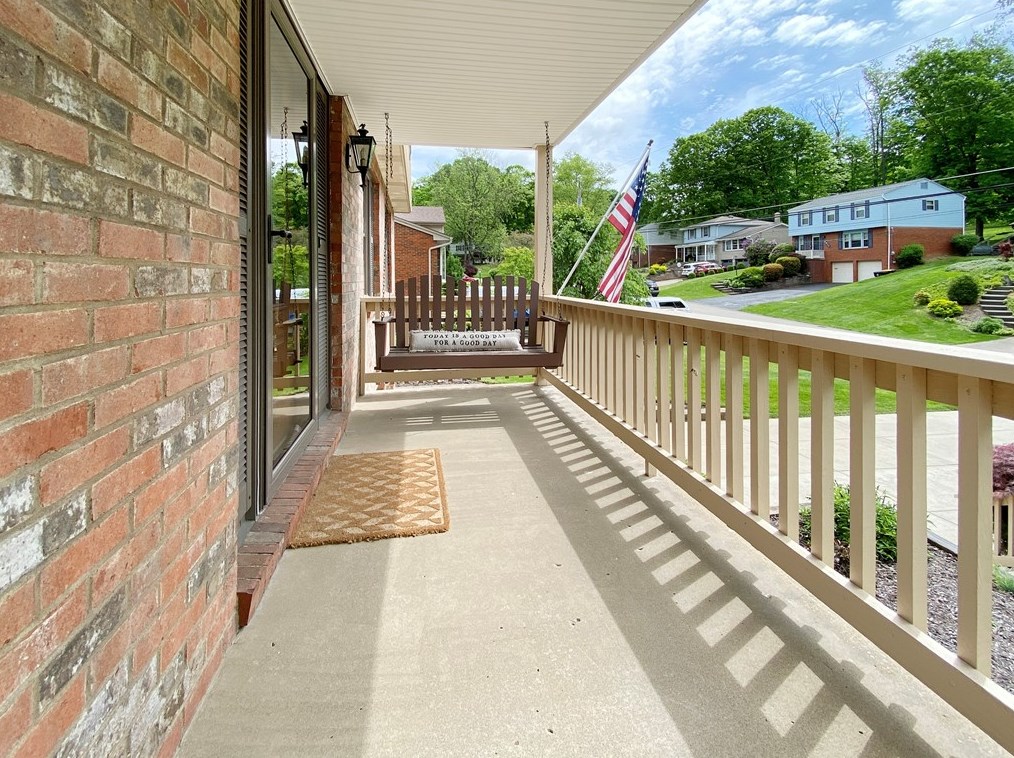 5976 Dashwood Dr, Bethel Park, PA 15102-1365