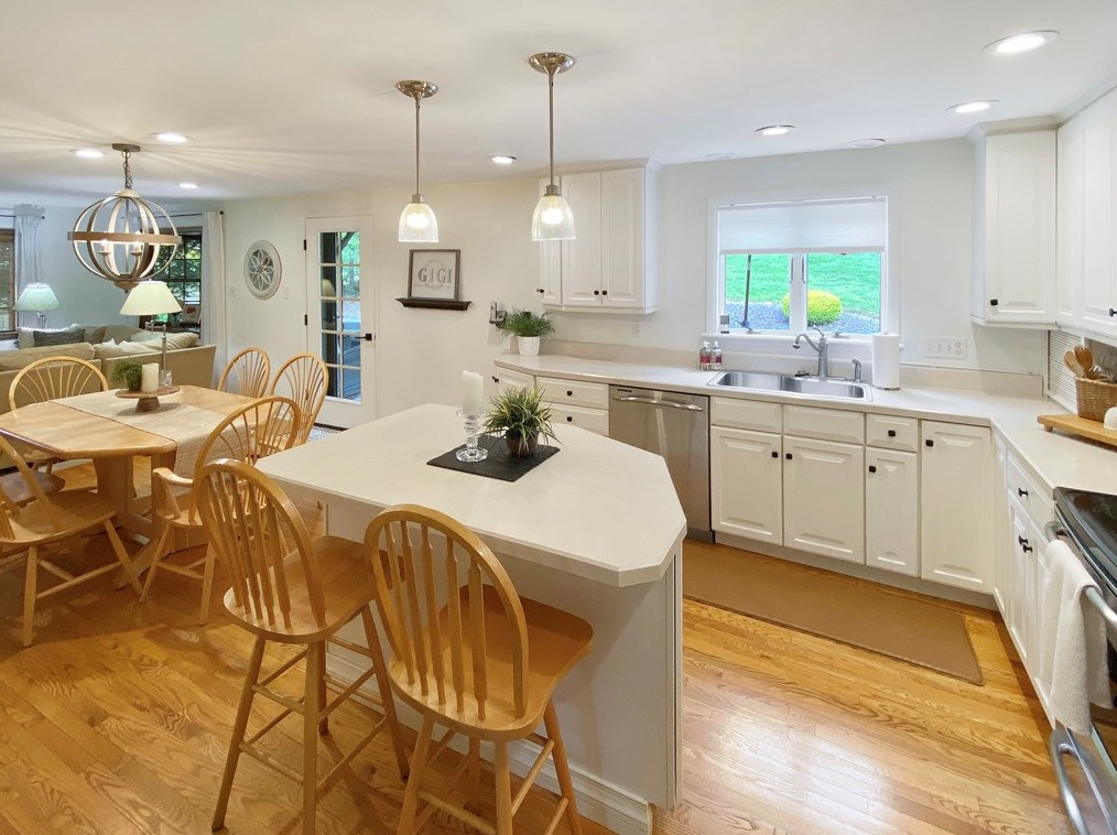 5976 Dashwood Dr, Bethel Park PA  15102-1364 exterior