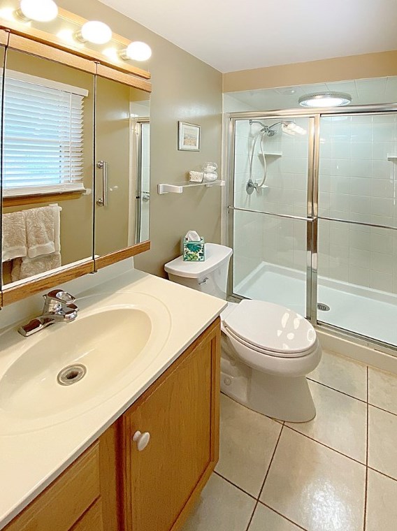 5976 Dashwood Dr, Bethel Park PA  15102-1364 exterior