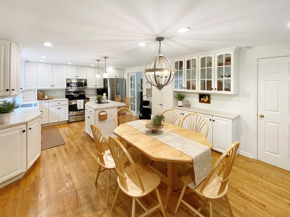 5976 Dashwood Dr, Bethel Park PA  15102-1364 exterior