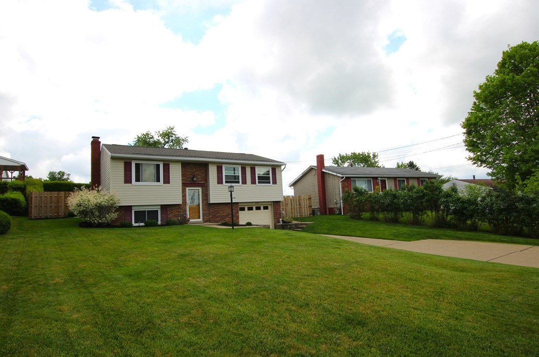 120 Farmcrest Dr, Noblestown, PA 15071-9332
