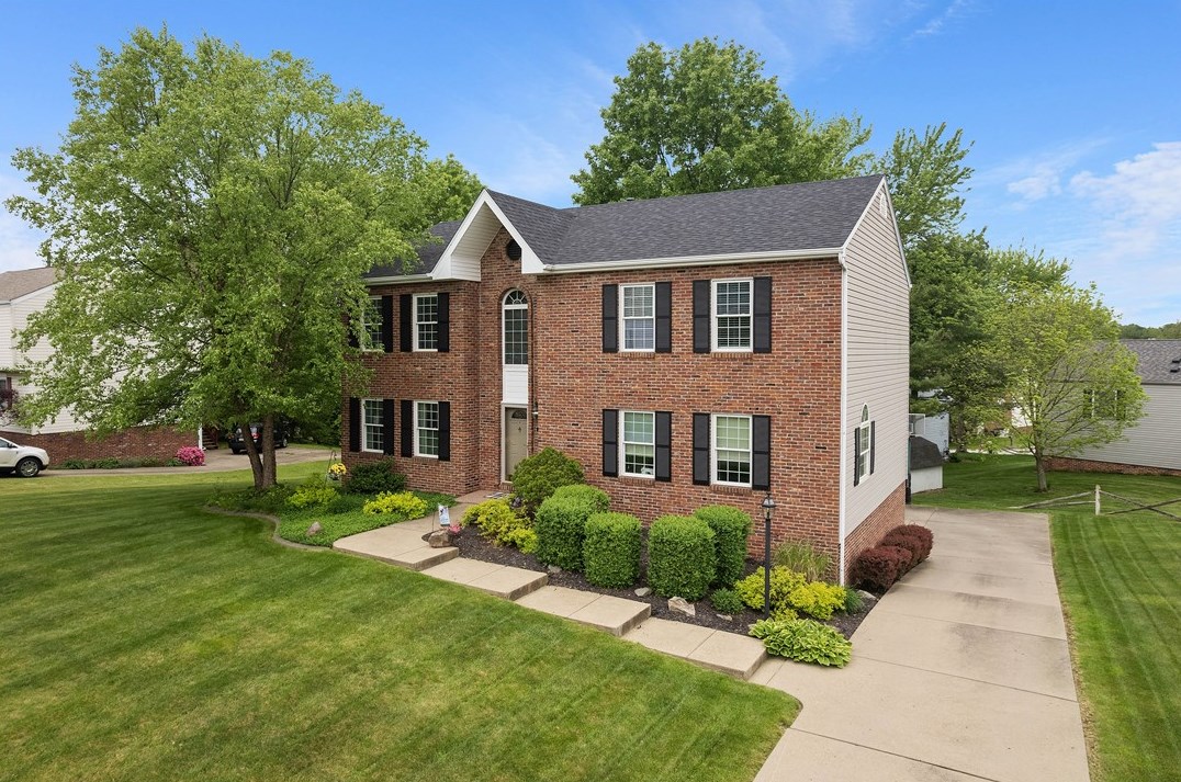 6769 Elk Rush Dr, Imperial, PA 15126-9211