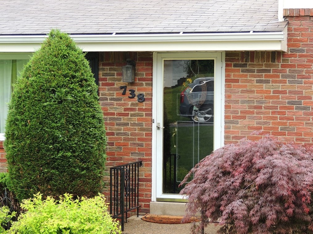 738 Artvue Dr, Pittsburgh, PA 15243-1658