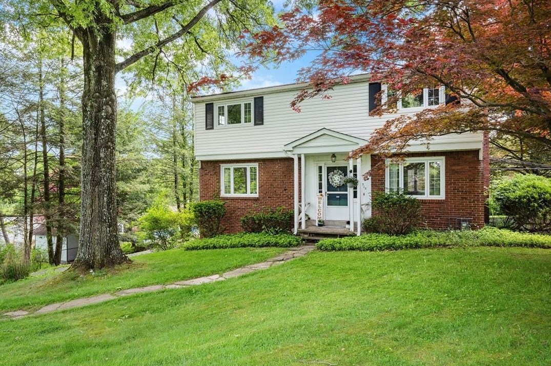 715 Westwood Dr, Gibsonia, PA 15044-9216