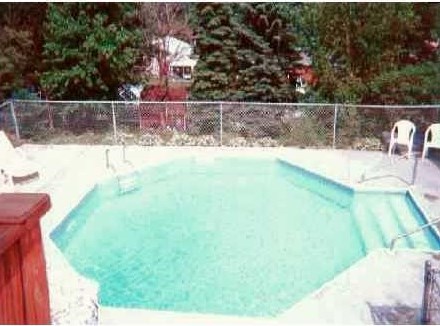 1728 Bernice Dr, North Huntingdon PA 15642-1793 exterior