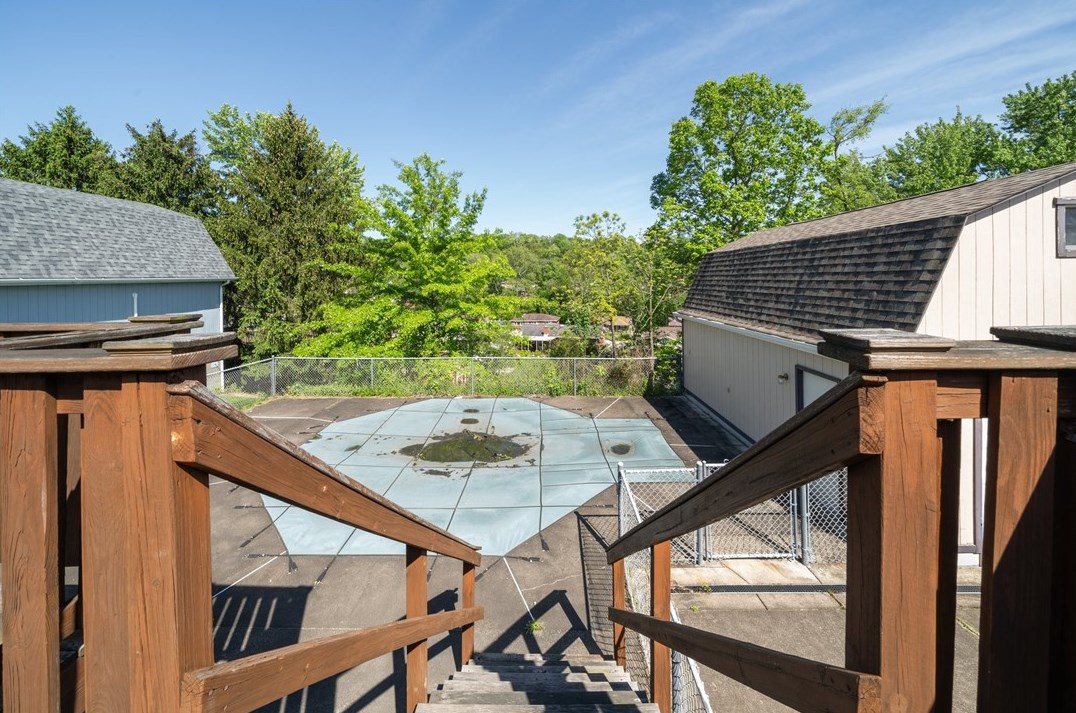 1728 Bernice Dr, North Huntingdon PA 15642-1793 exterior