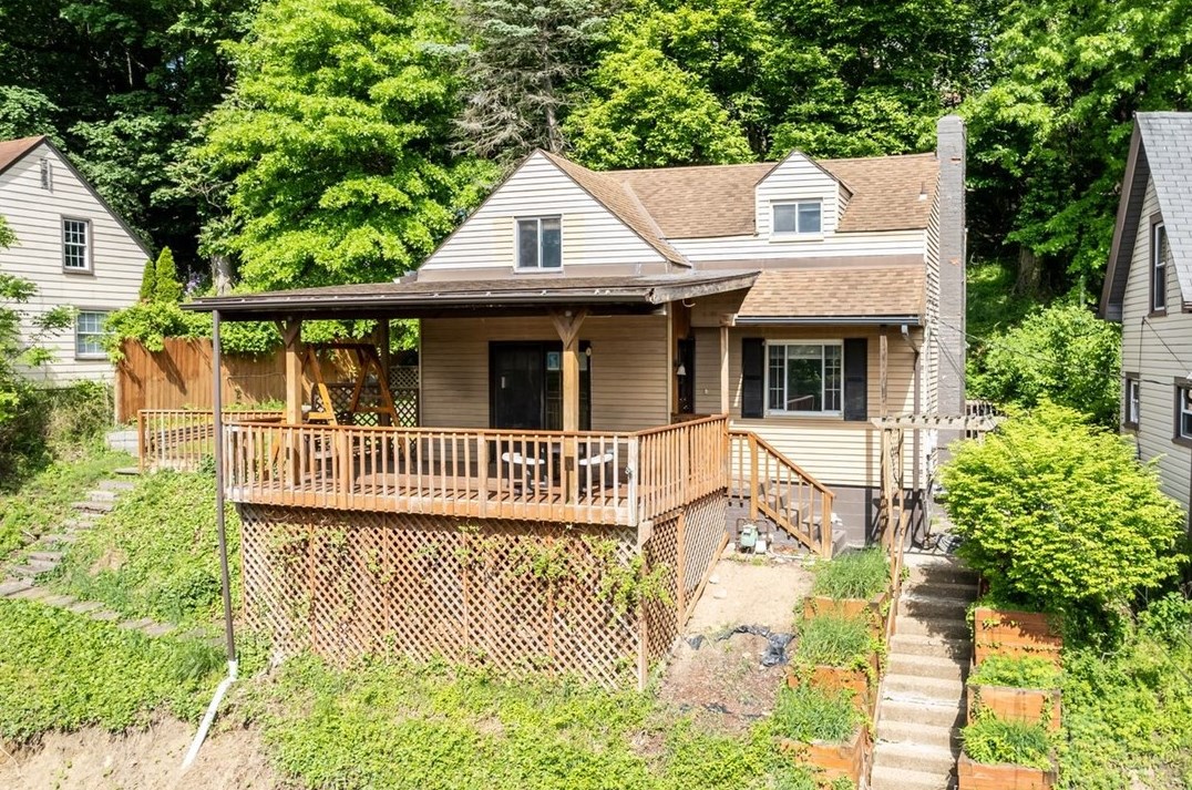 723 Charles St, Collier Township, PA 15106-3036