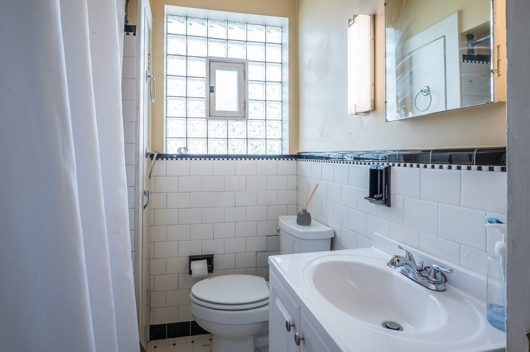 695 Main St, Washington PA 15301-3914 exterior