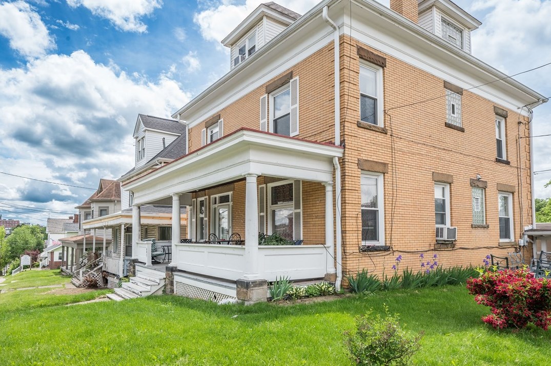 695 Main St, Washington, PA 15301-3911