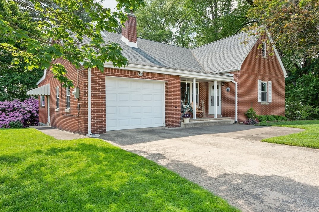 182 Oregon Ave, Greensburg, PA 15601-3910