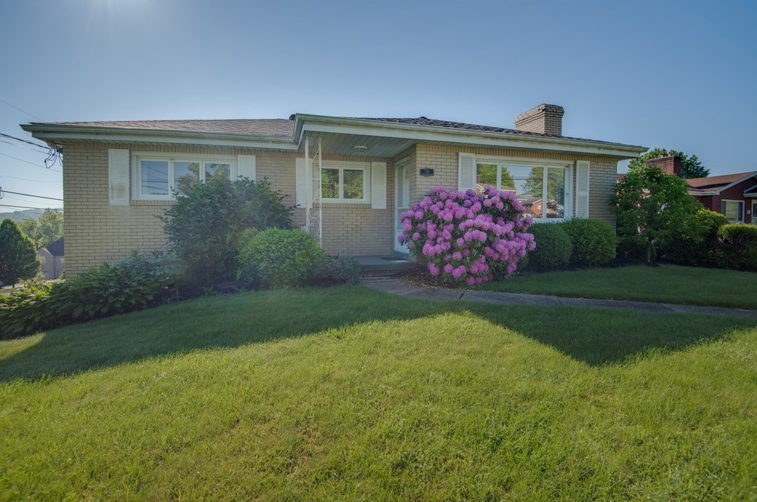 78 Hart St, Houston, PA 15342-1170