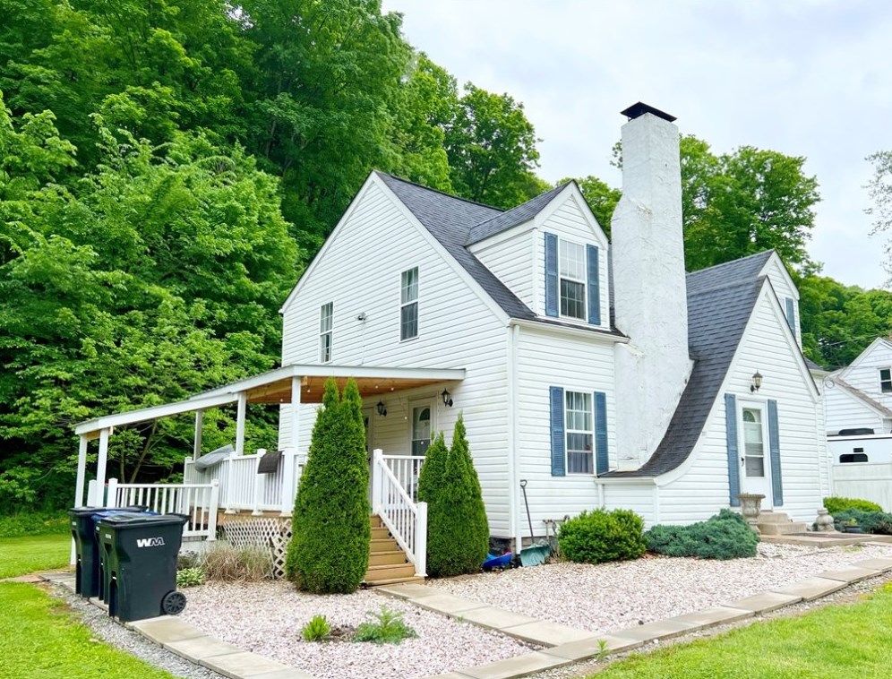 207 Flaugherty Run Rd, Moon Twp, PA 15108-9791