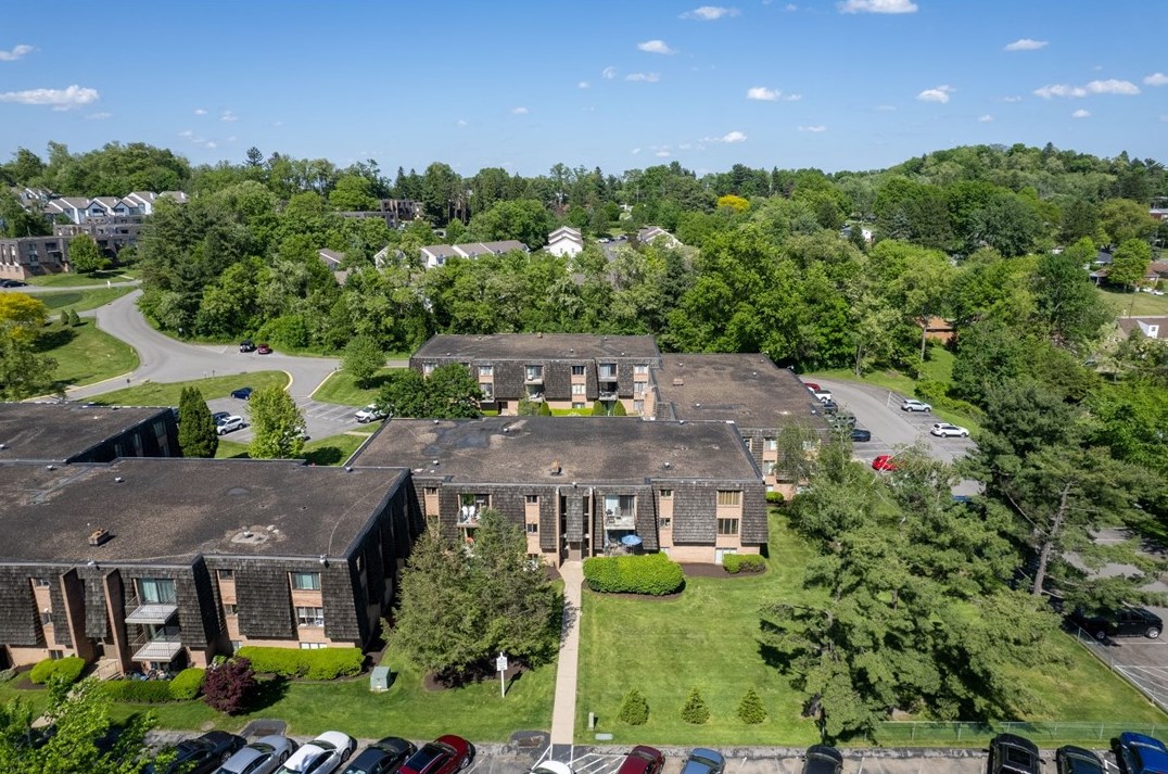 1532 Forest Green Dr, Moon Twp PA  15108-2776 exterior