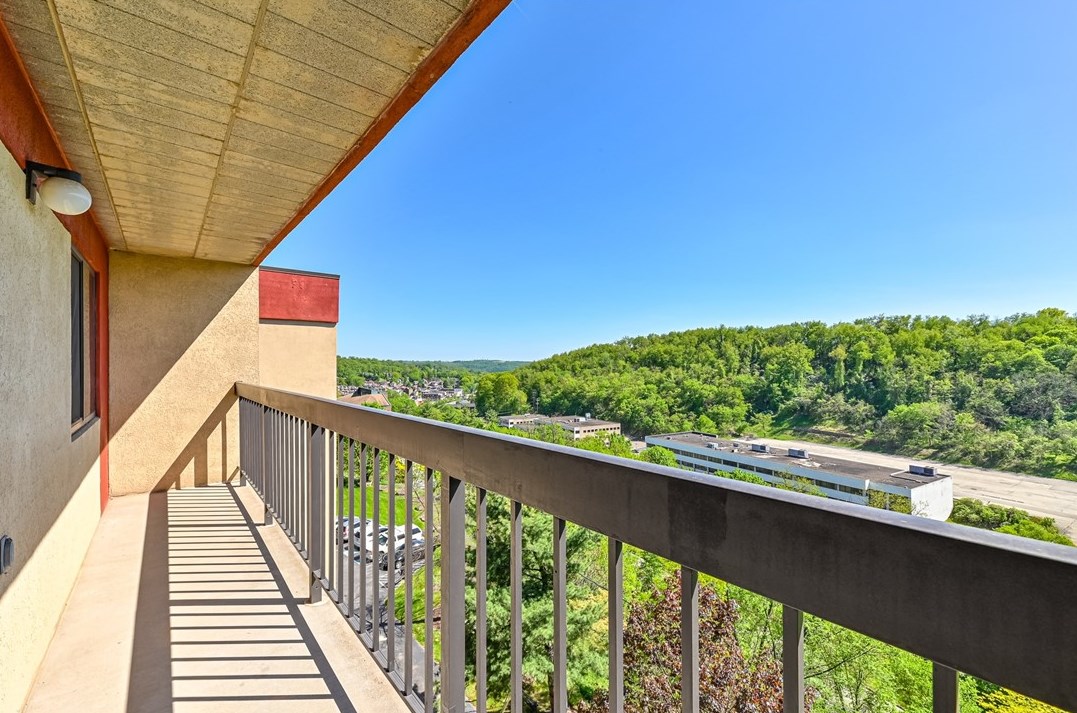 1987 Centurion Dr, Pittsburgh PA  15221-4640 exterior