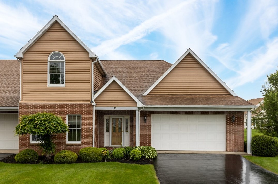 24 Manor Dr, Grove City, PA 16127-6370