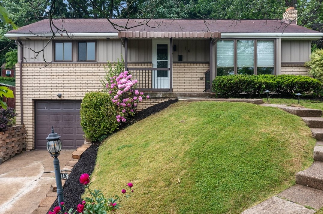 14 Barton Dr, Pittsburgh, PA 15221-2518