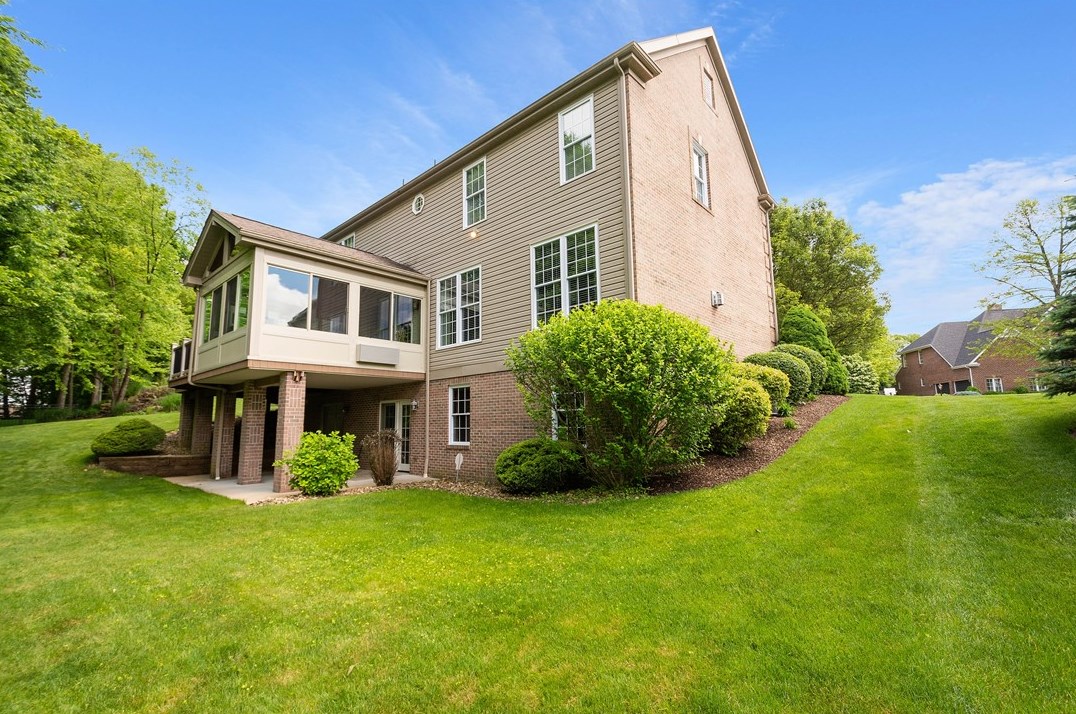 1820 Madison Dr, Moon Twp, PA 15108-1099
