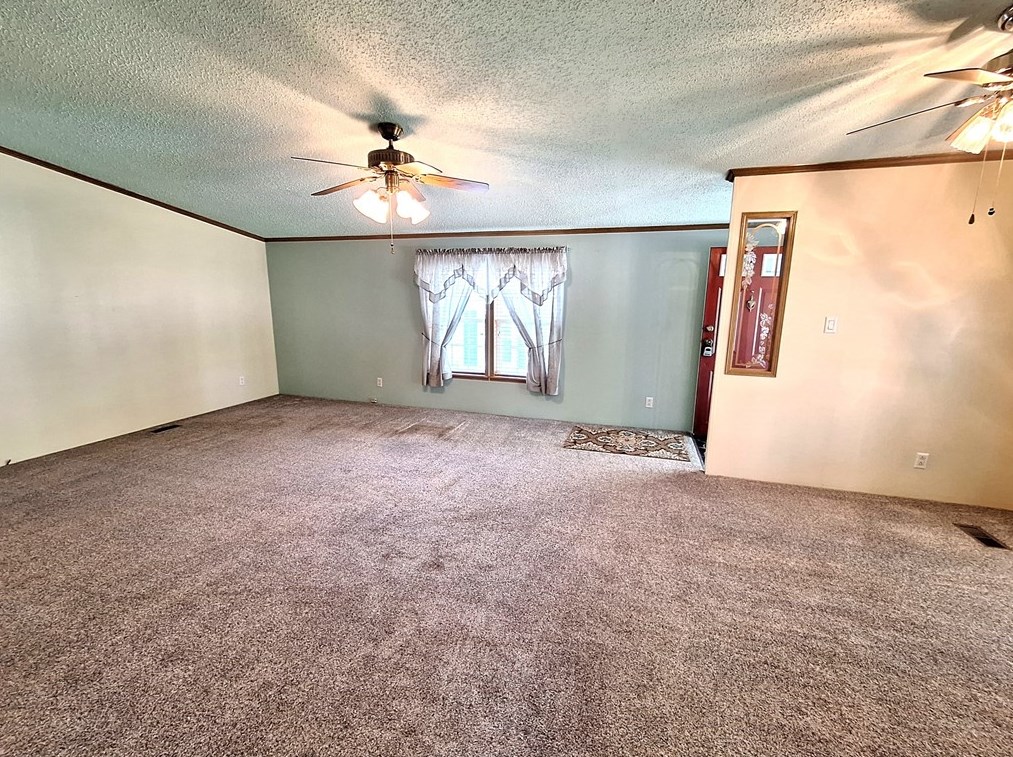 263 Rock Lake Dr, Zelienople, PA 16063