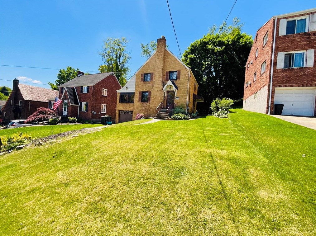 204 Wainwright Ave, Pittsburgh, PA 15227-3325