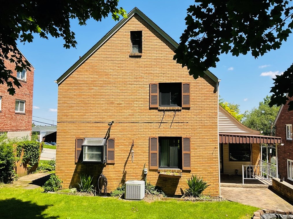 204 Wainwright Ave, Pittsburgh PA  15227-3325 exterior