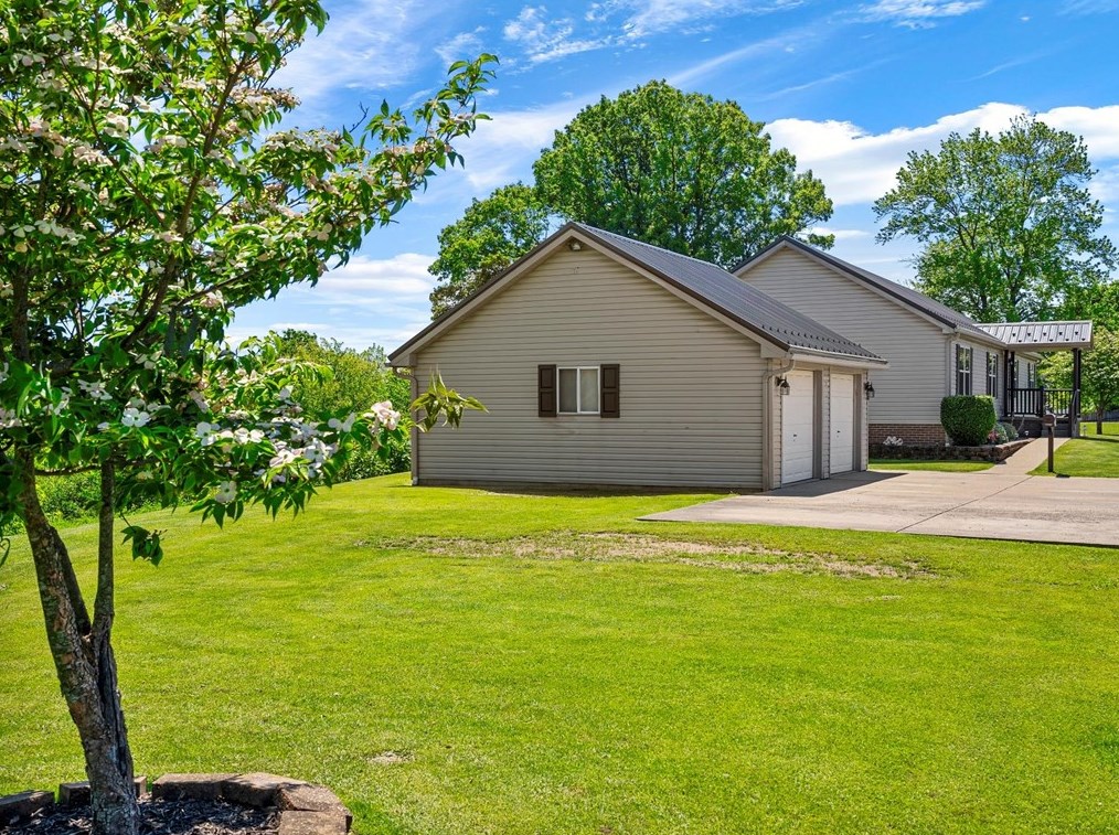 2711 Front St, Monaca PA 15061-1222 exterior