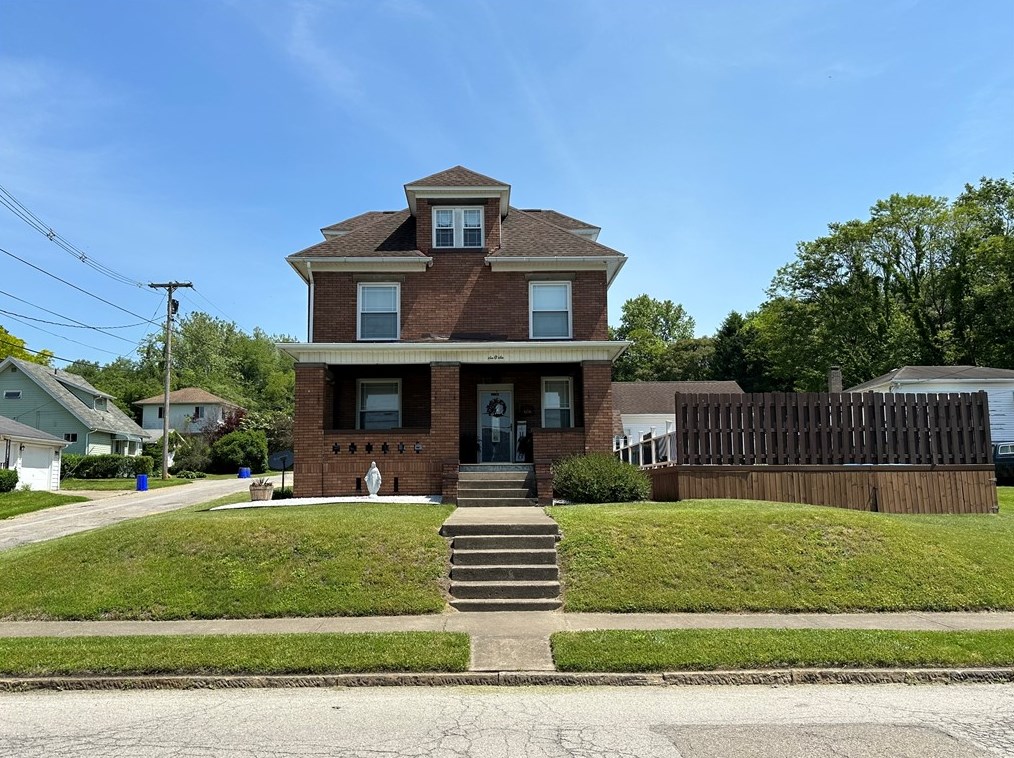 606 Clayton St, New Castle PA 16102-1242 exterior