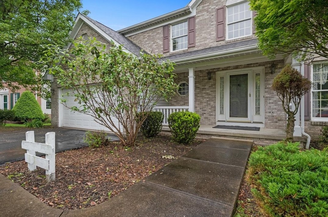 935 Normandy Dr, New Kensington, PA 15068-6868