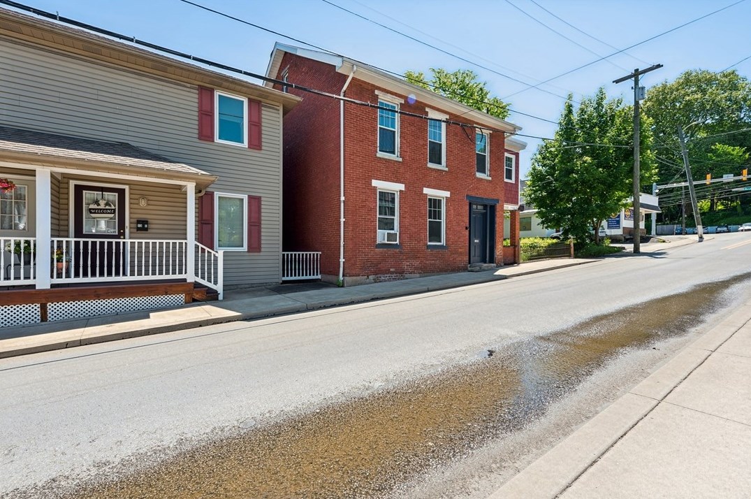 11 Westminster Ave, Greensburg, PA 15601-2223