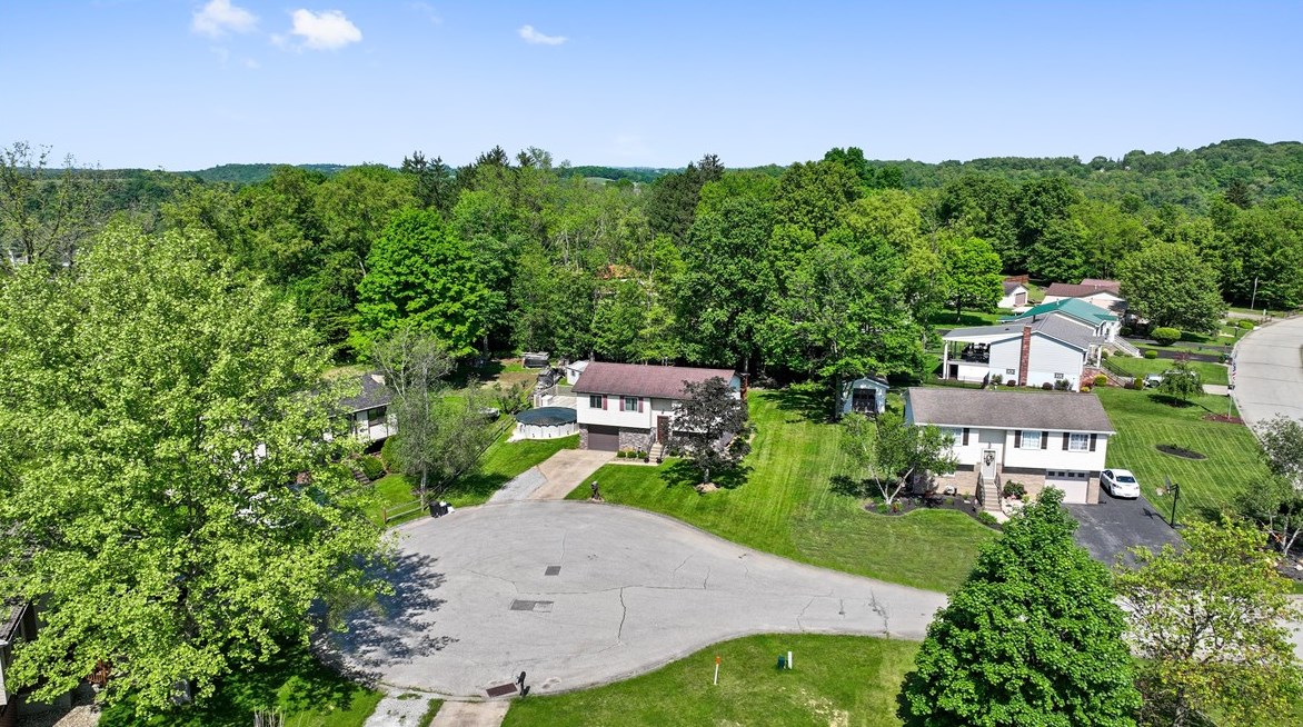 504 Manor Gate Ln, West Newton, PA 15089