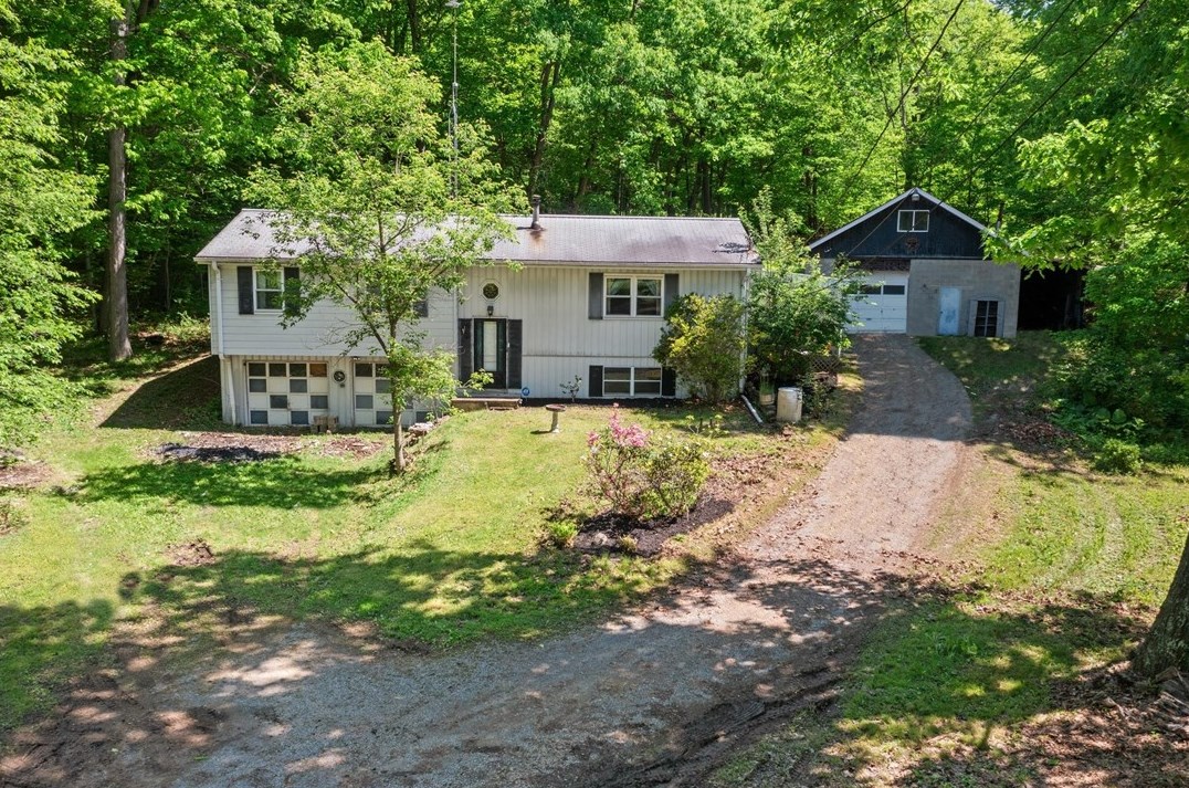 132 Smith Rd, Butler, PA 16002
