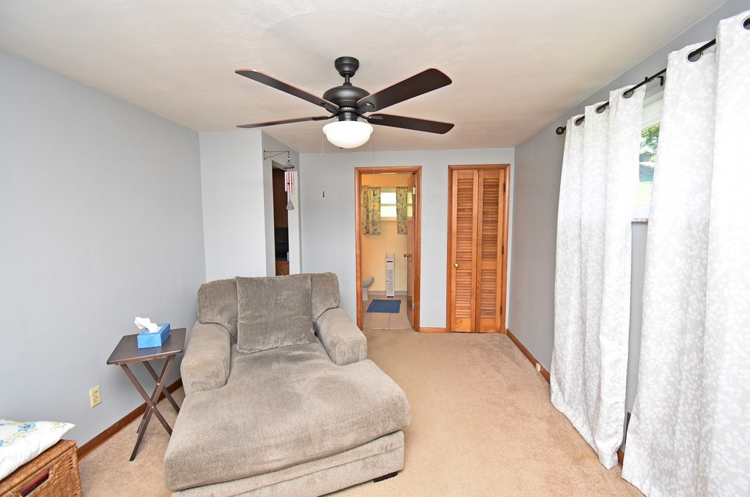 4717 Mckee Dr, Pittsburgh PA 15236-2471 exterior