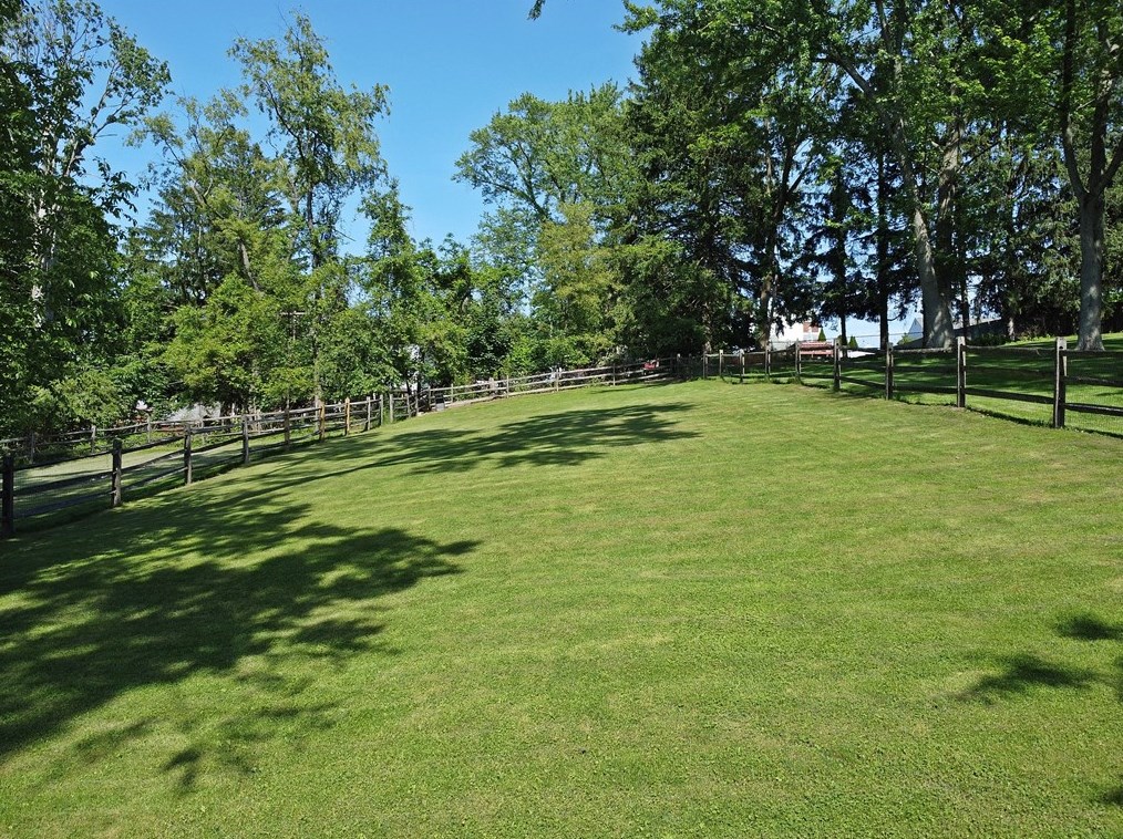 4717 Mckee Dr, Pittsburgh PA 15236-2471 exterior