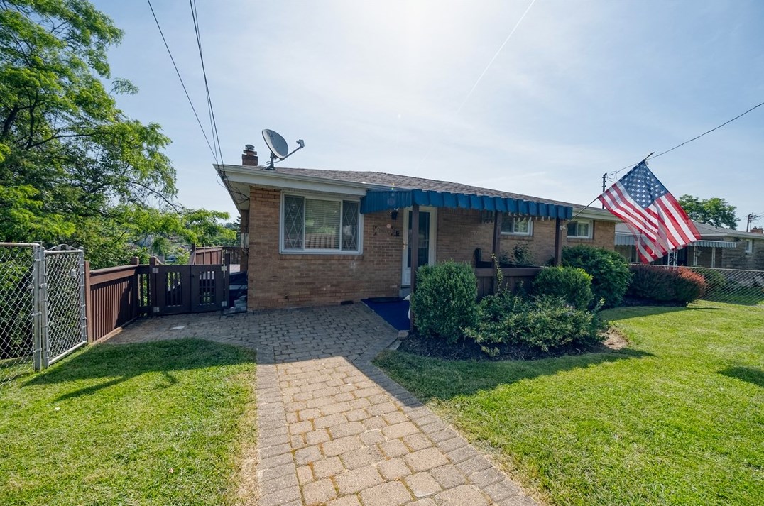 217 Roberts St, Pittsburgh PA  15122-1748 exterior