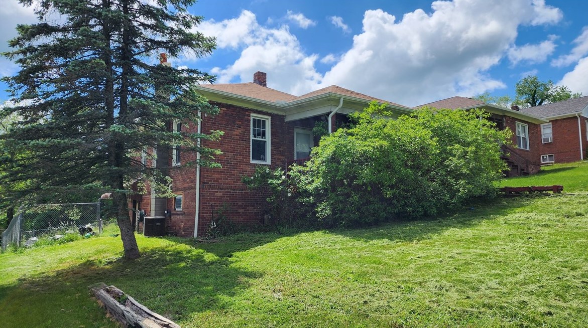 912 Mary St, Langeloth, PA 15054-1110