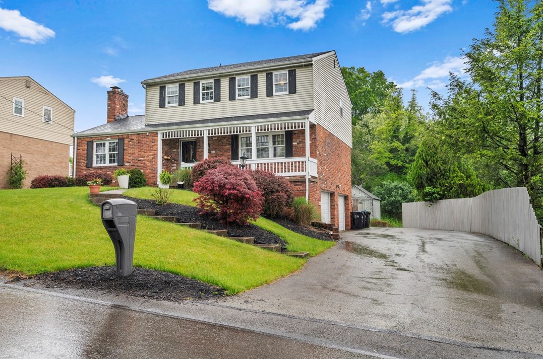 613 Pine Line Dr, Pittsburgh, PA 15237-4513