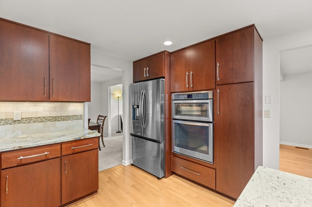 1301 Manor Dr, Pittsburgh PA 15236-4556 exterior