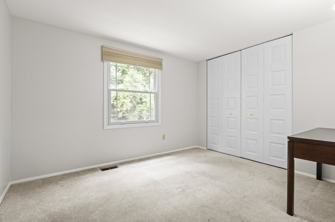 1301 Manor Dr, Pittsburgh PA 15236-4556 exterior