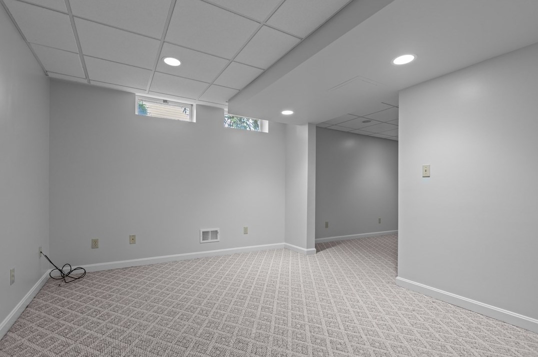 1301 Manor Dr, Pittsburgh PA 15236-4556 exterior