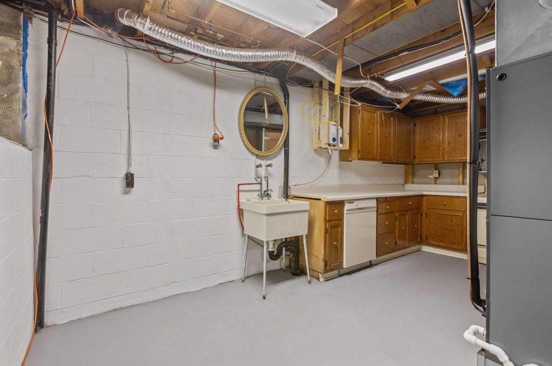 1301 Manor Dr, Pittsburgh PA 15236-4556 exterior