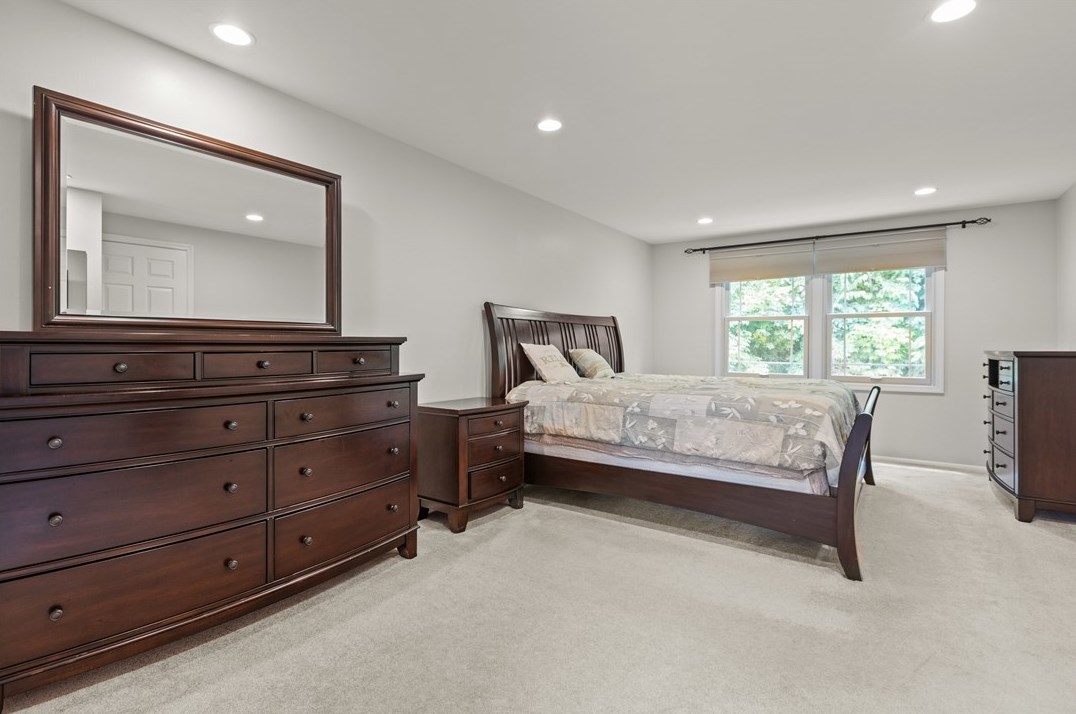 1301 Manor Dr, Pittsburgh PA 15236-4556 exterior