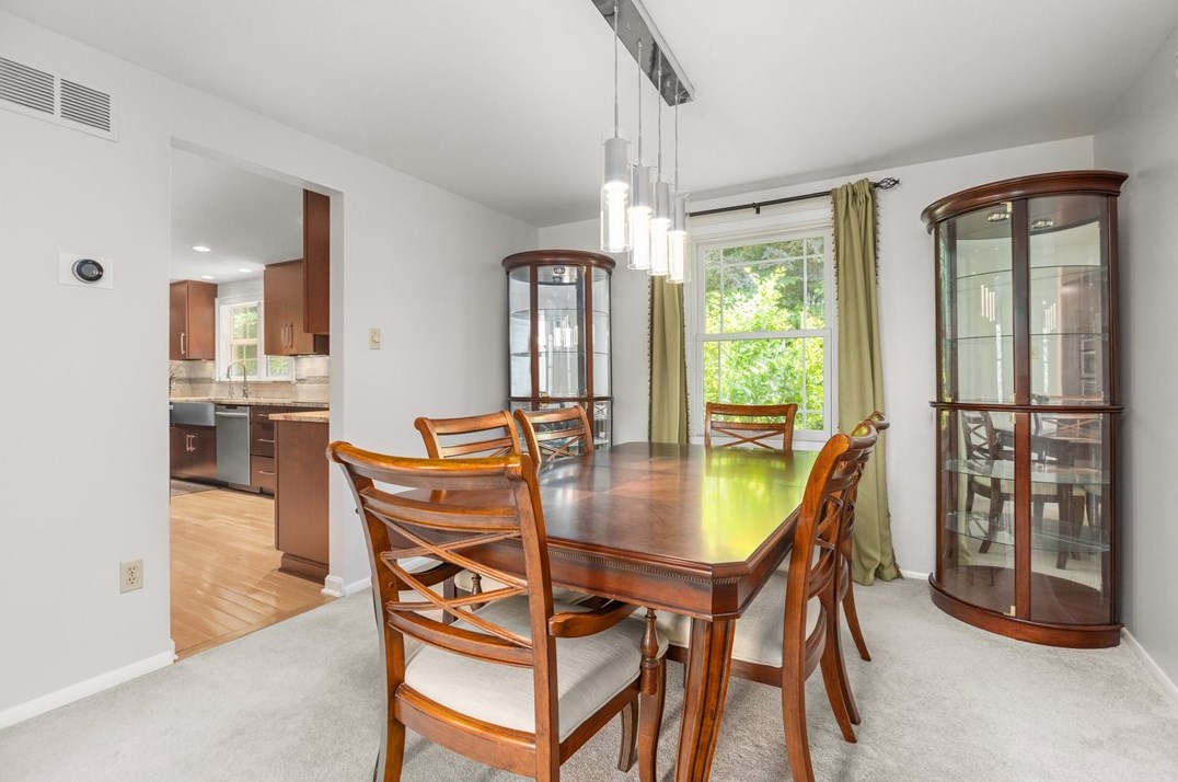 1301 Manor Dr, Pittsburgh PA 15236-4556 exterior