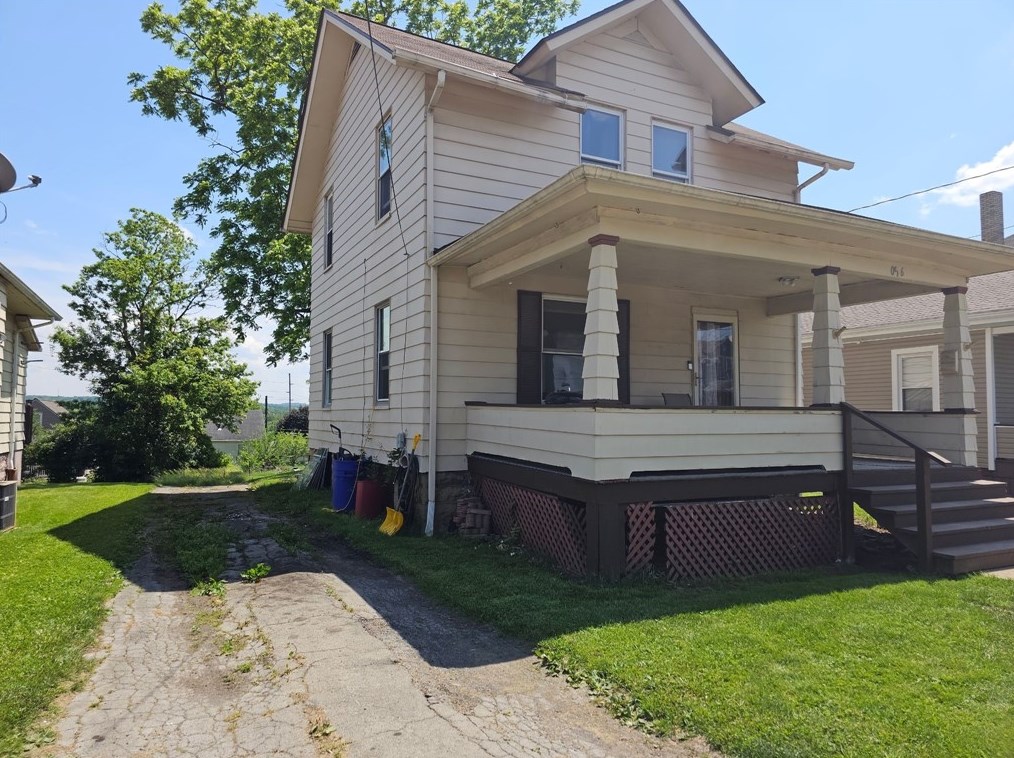 1056 Adams St, New Castle, PA 16101