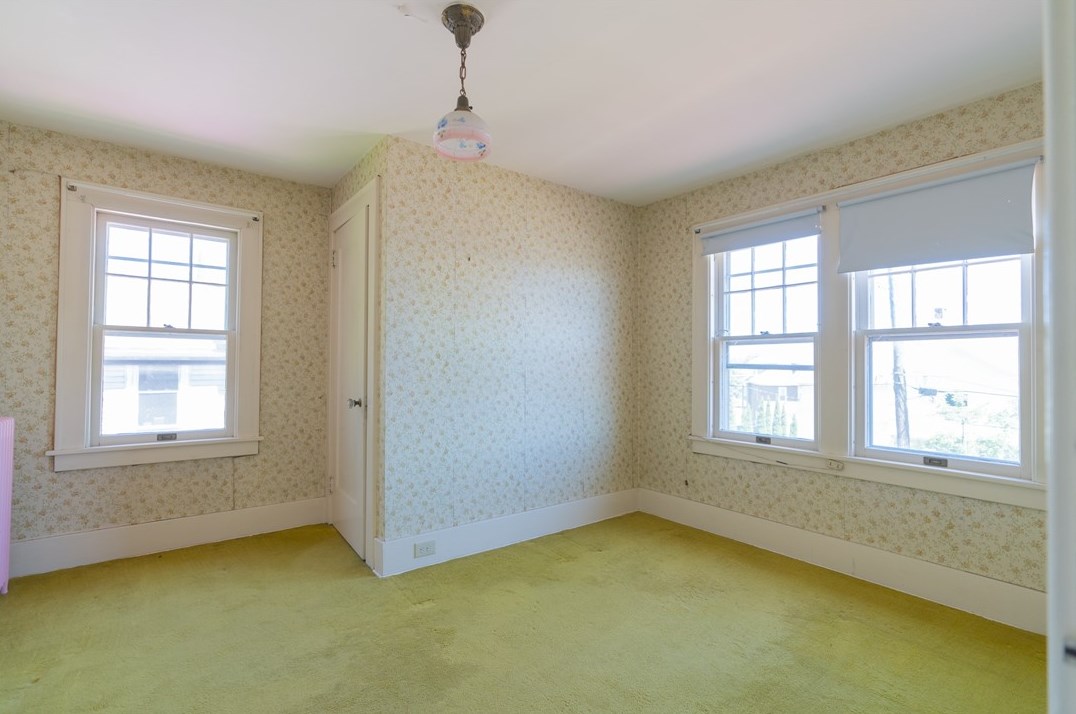 214 College Ave, Grove City PA 16127-1207 exterior