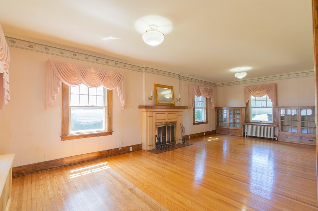 214 College Ave, Grove City PA 16127-1207 exterior