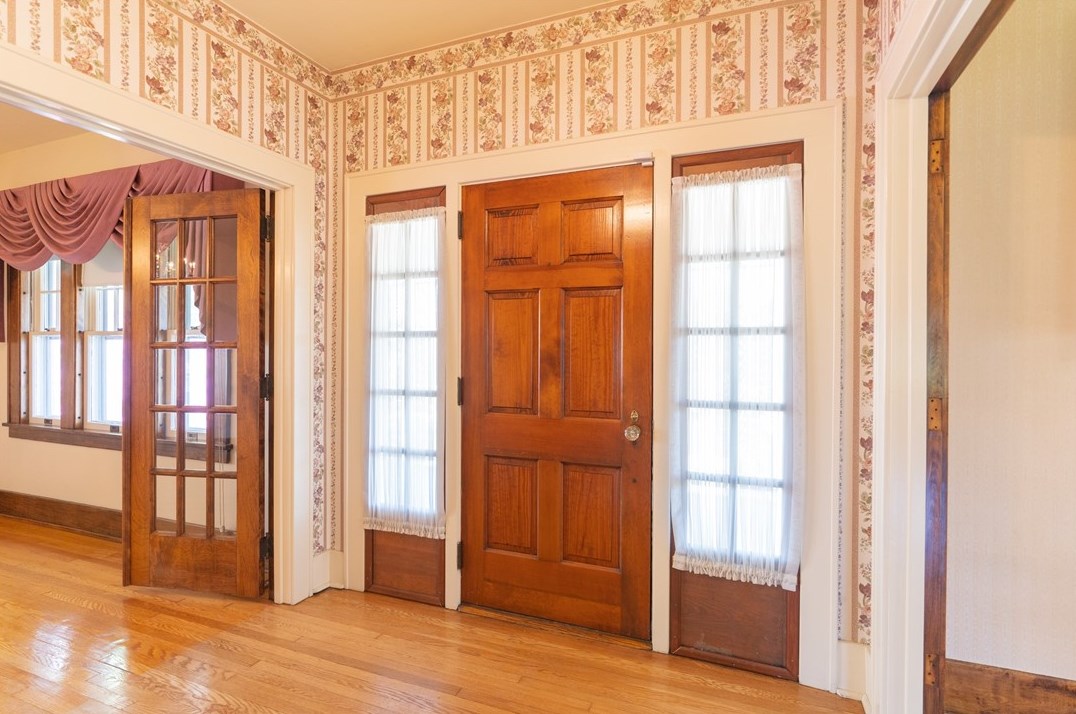 214 College Ave, Grove City PA 16127-1207 exterior