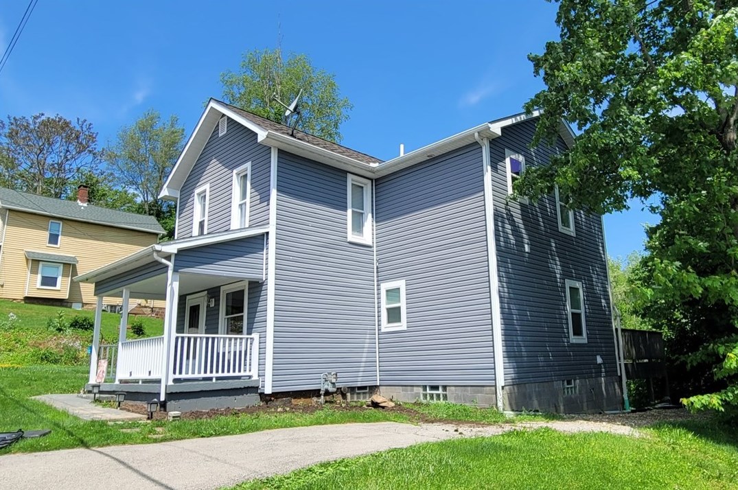 100 College St, Volant, PA 16156